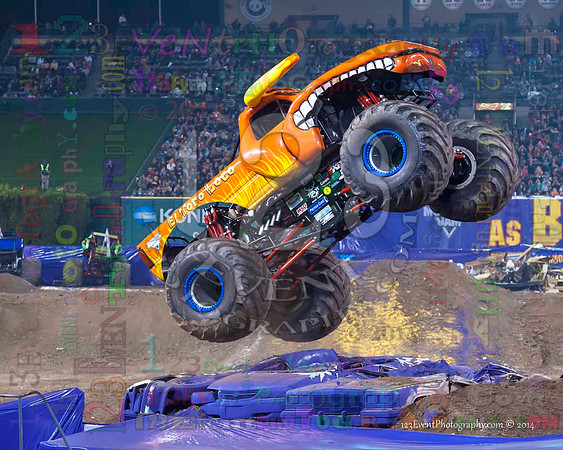 2014-01-11 MONSTER JAM® @ Anaheim Angel Stadium