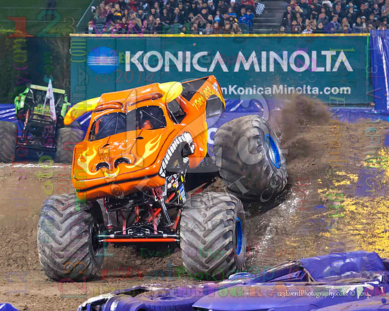 2014-01-11 MONSTER JAM® @ Anaheim Angel Stadium