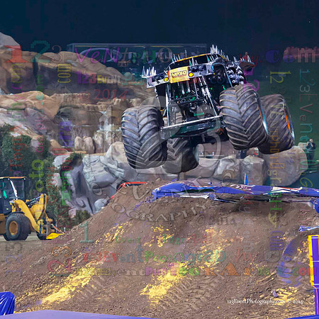 2014-01-11 MONSTER JAM® @ Anaheim Angel Stadium