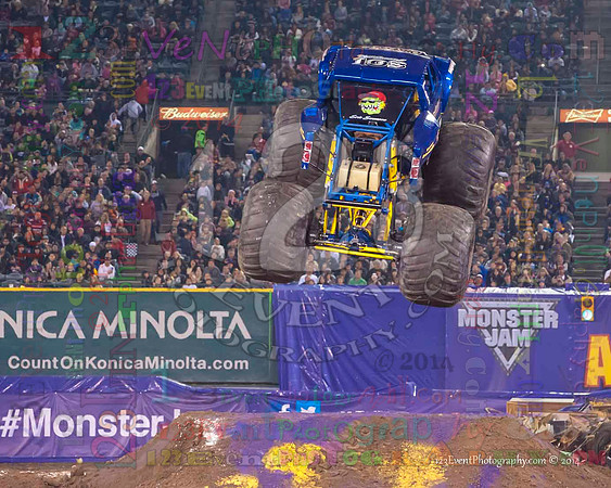 2014-01-11 MONSTER JAM® @ Anaheim Angel Stadium