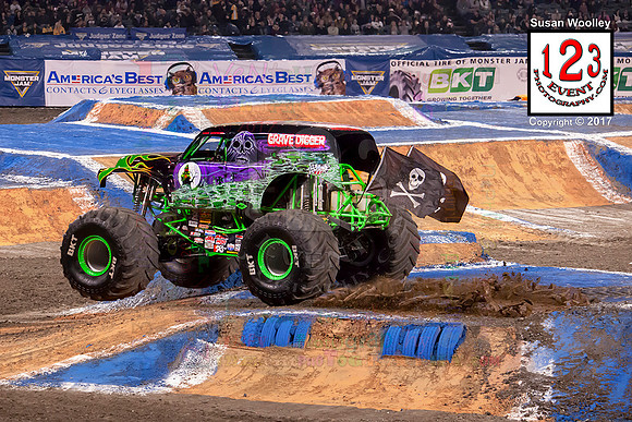 2017-01-14 MONSTER JAM® Anaheim #1