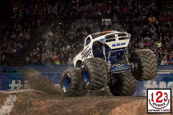 2017-01-28 MONSTER JAM® Anaheim #2