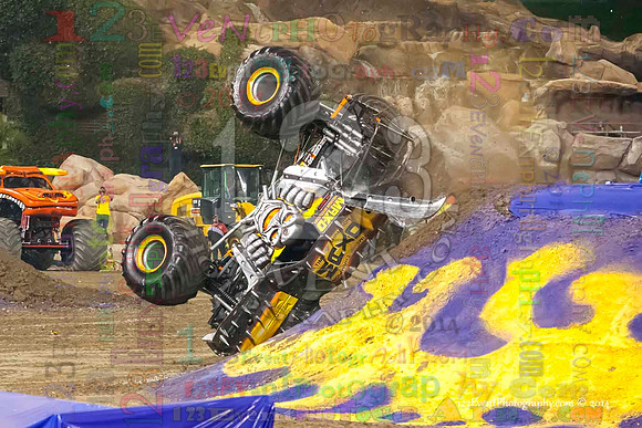 2014-01-11 MONSTER JAM® @ Anaheim Angel Stadium