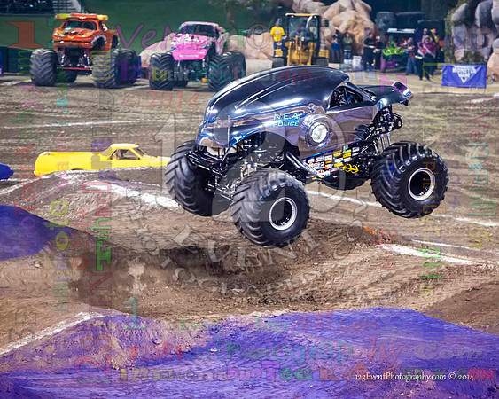 2014-01-11 MONSTER JAM® @ Anaheim Angel Stadium