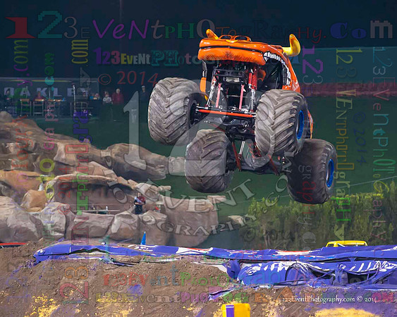 2014-01-11 MONSTER JAM® @ Anaheim Angel Stadium