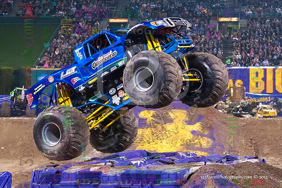 2014-01-11 MONSTER JAM® @ Anaheim Angel Stadium