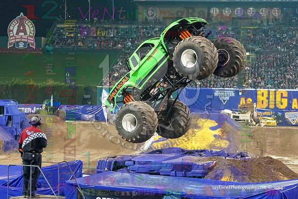 2014-01-11 MONSTER JAM® @ Anaheim Angel Stadium