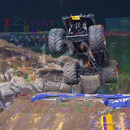 2014-01-11 MONSTER JAM® @ Anaheim Angel Stadium
