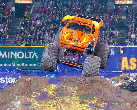 2014-01-11 MONSTER JAM® @ Anaheim Angel Stadium