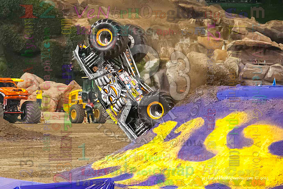 2014-01-11 MONSTER JAM® @ Anaheim Angel Stadium