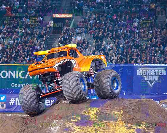2014-01-11 MONSTER JAM® @ Anaheim Angel Stadium