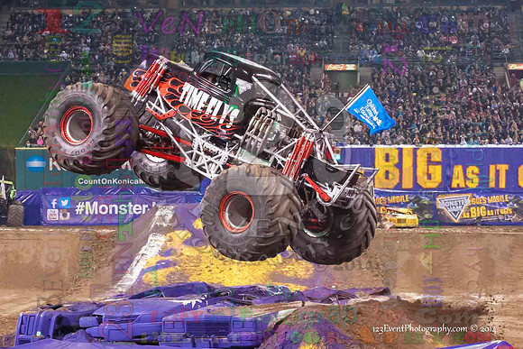 2014-01-11 MONSTER JAM® @ Anaheim Angel Stadium