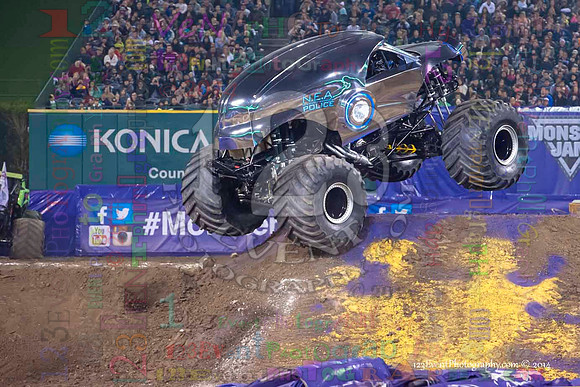 2014-01-11 MONSTER JAM® @ Anaheim Angel Stadium