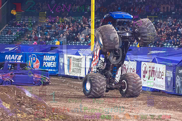 2014-01-11 MONSTER JAM® @ Anaheim Angel Stadium