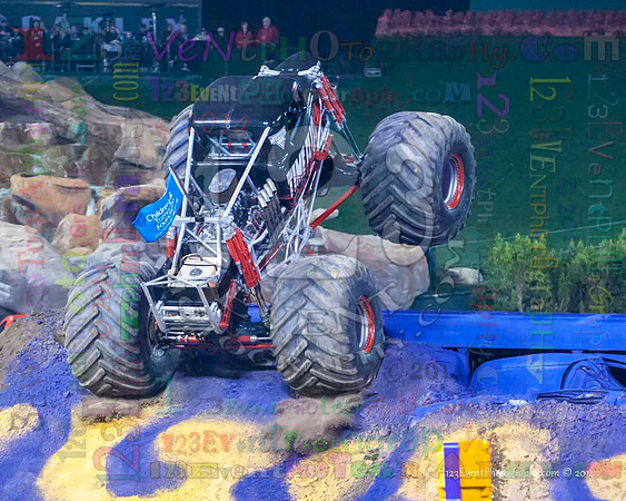 2014-01-11 MONSTER JAM® @ Anaheim Angel Stadium