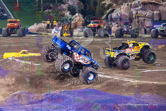 2014-01-11 MONSTER JAM® @ Anaheim Angel Stadium