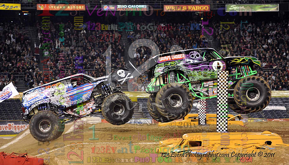 Grave Digger® driven by Chad Tingler vs. Lucas Oil Crusader® driven by Linsey Weenk