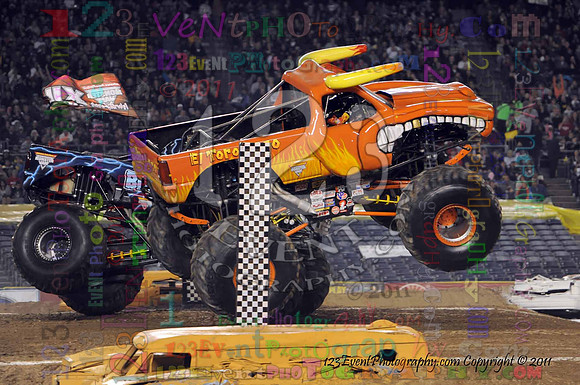 Blue Thunder® driven by Todd Leduc vs. El Toro Loco® driven by Marc McDonald