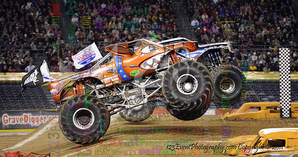 Lucas Oil Crusader® driven by Linsey Weenk vs. Brutus driven by Chris Bergeron